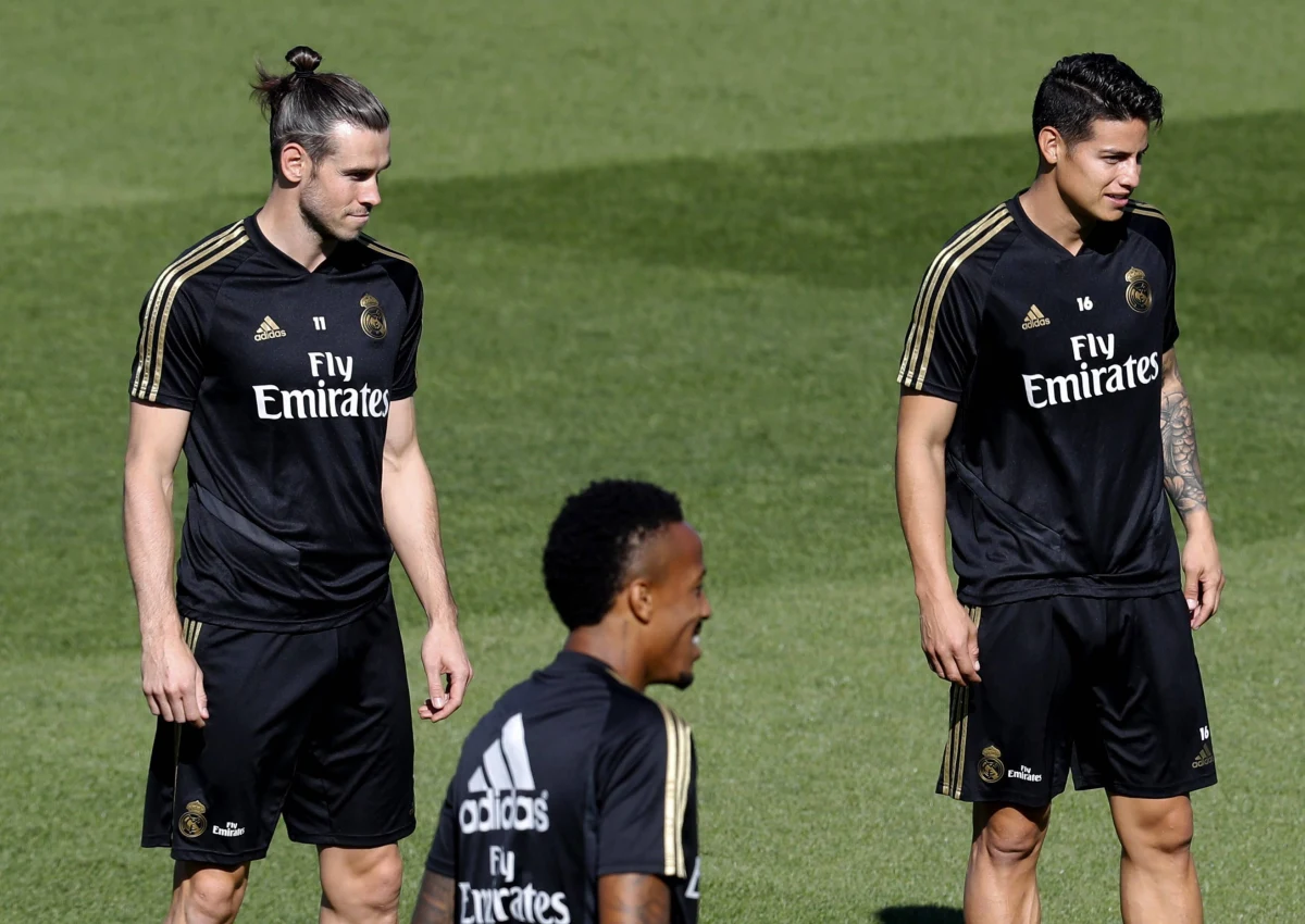 Napastnik Gareth Bale i pomocnik James Rodriguez nie znaleźli się w składzie zgłoszonym przez Real Madryt do rewanżowego meczu z Manchesterem City w 1/8 finału piłkarskiej Ligi Mistrzów. Spotkanie ma się odbyć w piątek o 21.00.