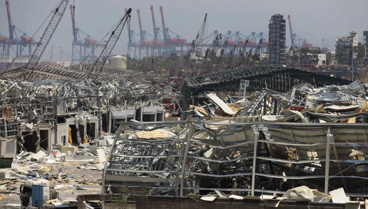 ​Minister obrony USA jest zdania, że potężna i tragiczna w skutkach eksplozja w Bejrucie była wypadkiem. “Dostępne informacje nie pozwalają jeszcze na jednoznaczną ocenę, ale większość źródeł potwierdza, że to był wypadek" - powiedział Mark Esper. Jeszcze we wtorek prezydent USA Donald Trump twierdził, że eksplozja była “atakiem prawdopodobnie spowodowanym przez bombę".