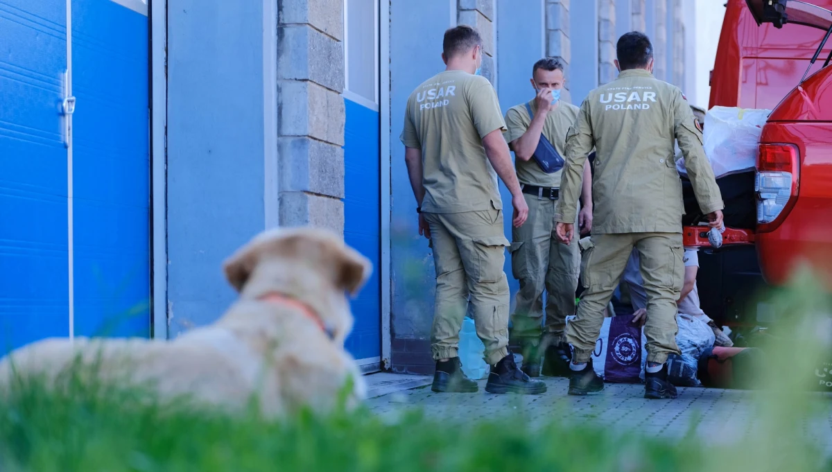 Samolot ze strażakami, zespołem medycznym i pomocą dla Libanu, m.in. sprzętem medycznym, lekami i środkami opatrunkowymi, wylądował w czwartek po godz. 2 na lotnisku w Bejrucie - przekazał PAP rzecznik komendanta głównego PSP Krzysztof Batorski. 