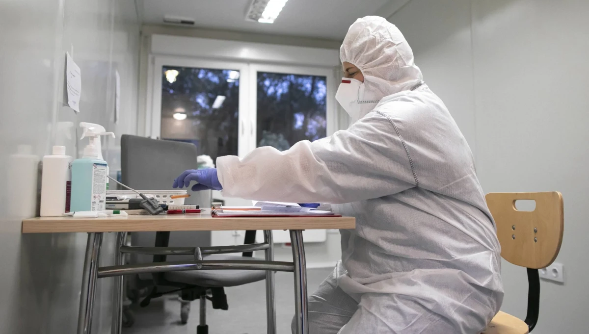 Resort zdrowia poinformował o 726 nowych zakażeniach koronawirusem. To największa liczba nowych przypadków od początku trwania epidemii SARS-CoV-2 w Polsce. Odnotowano także wiele zgonów - aż 18. Łącznie w Polsce zaraziło się 49 515 osób, a 1 774 zmarło.