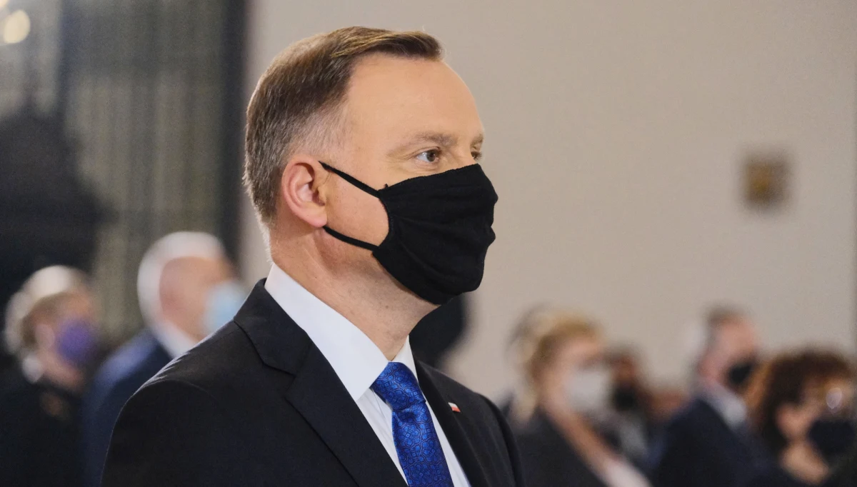 Czwartkowa uroczystość zaprzysiężenia prezydenta Andrzeja Dudy była komentowana przez polityków różnych ugrupowań na Twitterze. Według jednych (głównie polityków PiS), druga kadencja to oznaka nadziei na lepszą przyszłość, dla polityków opozycji to już jednak "smutny dzień dla Polski". 