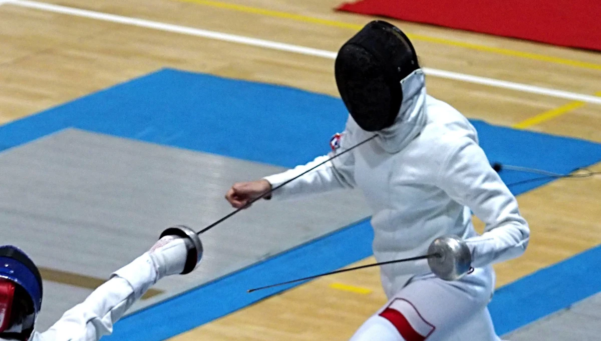 U zawodniczki kadry wojewódzkiej, a nie narodowej szermierzy wykryto zakażenie koronawirusem. Chodzi o 13-letnią dziewczynkę. Zgrupowanie seniorów w Centralnym Ośrodku Sportu w Zakopanem zostało przerwane z powodów bezpieczeństwa. 