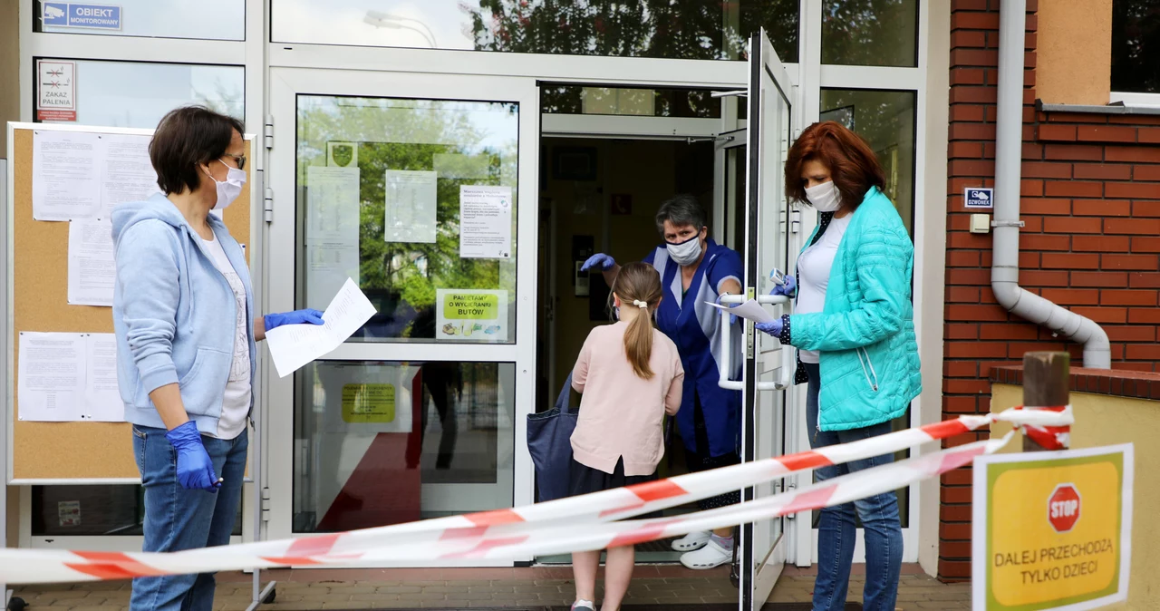 Uczniowie we wrześniu mają wrócić do szkół, zdj. ilustracyjne