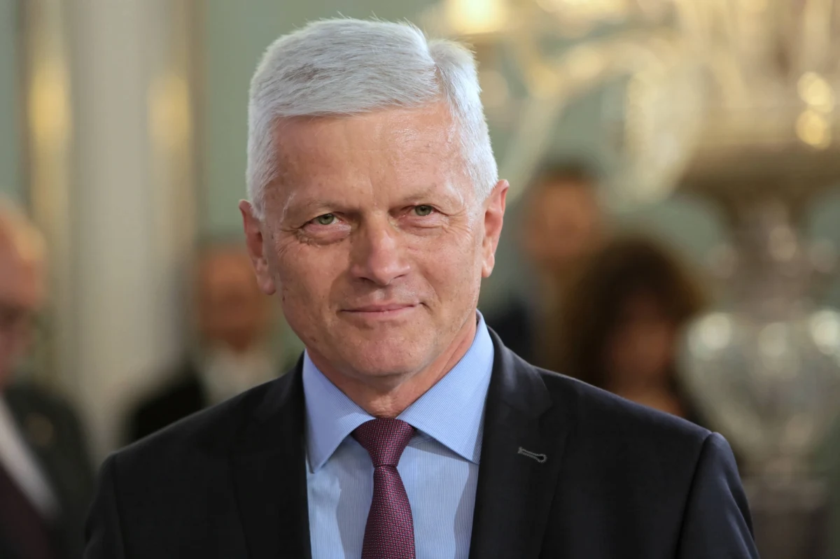 Poseł Koalicji Polskiej-PSL Andrzej Grzyb jest kolejnym parlamentarzystą, u którego w ostatnich dniach wykryto koronawirusa - dowiedział się Onet. Zakażeni są także członkowie Senatu: Jan Filip Libicki i Ryszard Bober z Koalicji Polskiej-PSL oraz Artur Dunin z KO.