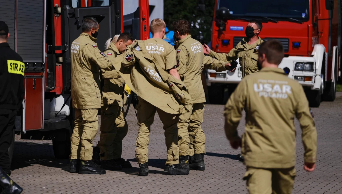 Polscy strażacy wcześnie rano rozpoczęli prace poszukiwawcze na miejscu wybuchu w Bejrucie - poinformował rzecznik komendanta głównego PSP Krzysztof Batorski. 