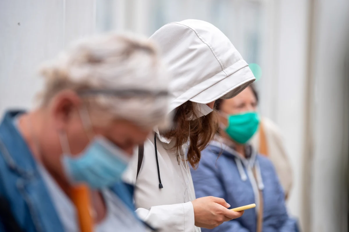 W powiatach oznaczonych kolorem czerwonym z powodu zagrożenia epidemiologicznego nie planujemy pełnych restrykcji, jak np. zamykanie sklepów. Dlatego nie przewidujemy nowych instrumentów wsparcia - powiedziała wicepremier, minister rozwoju Jadwiga Emilewicz.