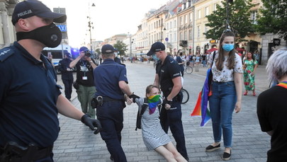 Posłowie KO i Lewicy interweniowali ws. aktywistów LGBT zatrzymanych przez policję w Warszawie. "To była łapanka"