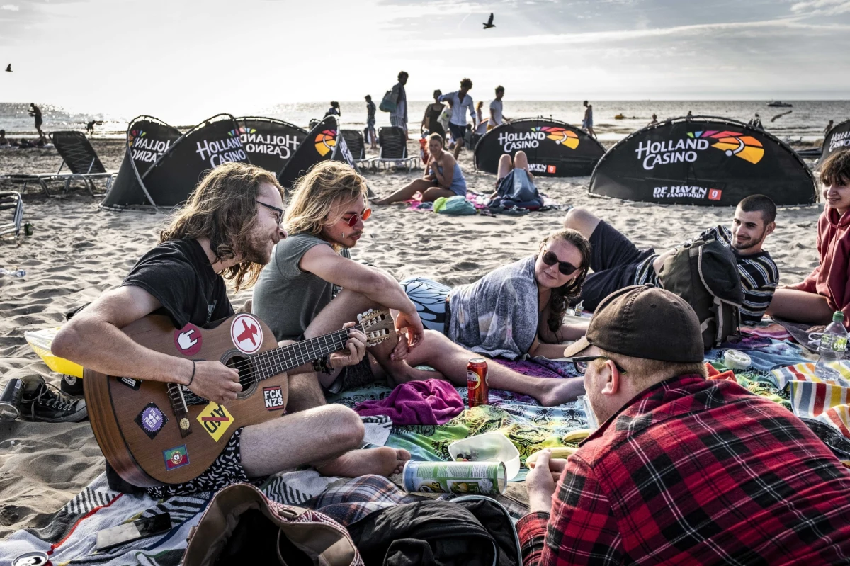 We Włoszech narasta zjawisko "przywożenia" koronawirusa przez młodych ludzi, którzy spędzali wakacje za granicą, między innymi w Grecji i Chorwacji. Alert w związku z tworzeniem się takich nowych ognisk zakażeń panuje w kilku regionach kraju.