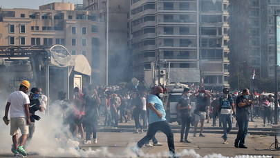 Protesty po wybuchu w Bejrucie. Policja użyła gazu łzawiącego, padły strzały