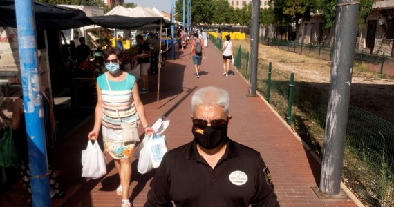 Sąd w mieście Murcja w Hiszpanii skazał na cztery miesiące więzienia obywatela Polski, który odmówił wykonania polecenia policjanta, by założyć maskę ochronną - poinformowały w sobotę hiszpańskie media, zaznaczając, że zatrzymany użył siły wobec funkcjonariusza.