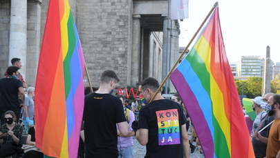 Manifestacja poparcia dla społeczności LGBT. "Chrońcie ludzi, nie pomniki"