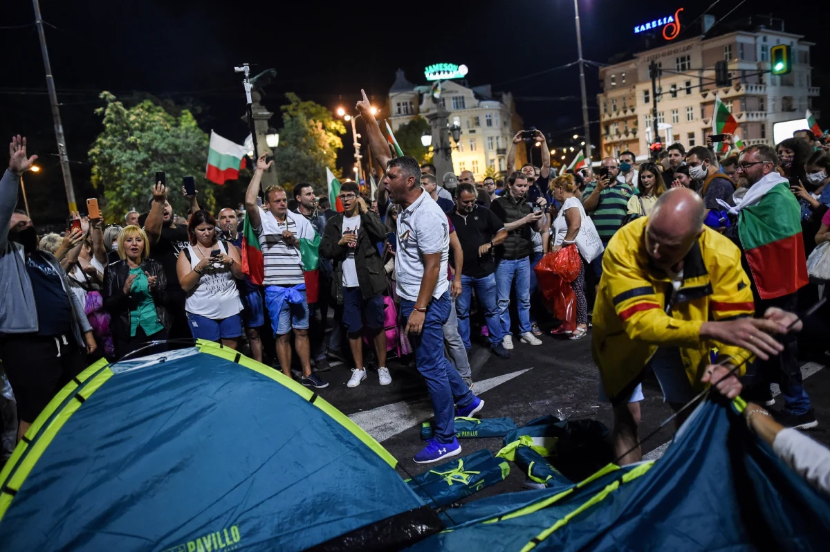 Szef sofijskiej policji starszy komisarz Georgi Chadżiew zarzucił w sobotę uczestnikom trwających od miesiąca antyrządowych protestów próbę rozbicia pokoju społecznego. Zapowiedział też kolejną akcję w celu usunięcia blokad na skrzyżowaniach stolicy Bułgarii.