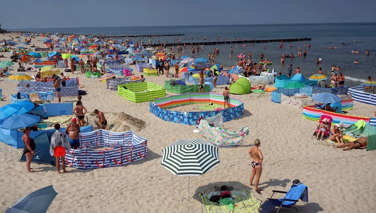 Instytut Meteorologii i Gospodarki Wodnej wydał ostrzeżenia drugiego stopnia przed upałem dla całej Polski, oprócz Podlasia i Warmii i Mazur. IMGW ostrzega także przed burzami z gradem. 