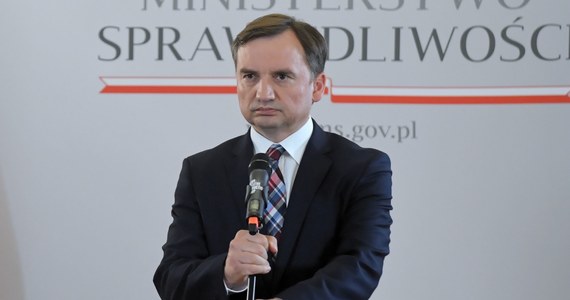 Niech się pani wstydzi swojego apelu w obronie agresora i przeprosi bezbronnego człowieka, pobitego przez aktywistę LGBT - napisał minister sprawiedliwości Zbigniew Ziobro do komisarz praw człowieka Rady Europy Dunji Mijatović, która apelowała o uwolnienie Margot. 