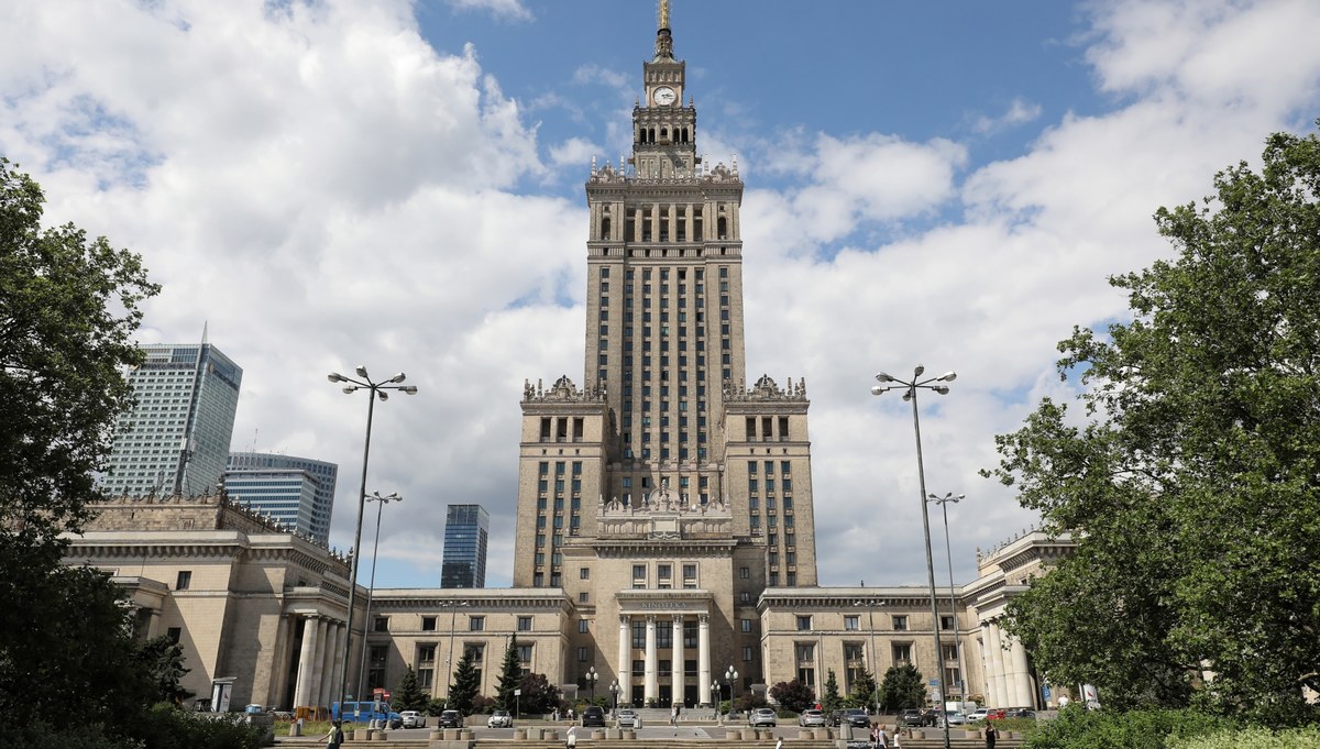 W związku z trwającymi na Białorusi wyborami prezydenckimi, Pałac Kultury i Nauki zostanie oświetlony barwami tego kraju - poinformował prezydent stolicy Rafał Trzaskowski. 