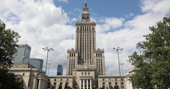 W związku z trwającymi na Białorusi wyborami prezydenckimi, Pałac Kultury i Nauki zostanie oświetlony barwami tego kraju - poinformował prezydent stolicy Rafał Trzaskowski. 