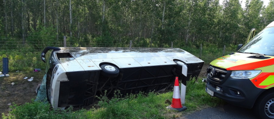 Bielska prokuratura rozpoczęła postępowanie wyjaśniające w sprawie wypadku polskiego autokaru na Węgrzech. Polscy śledczy prowadzą tę sprawę równolegle z węgierskimi organami ścigania. To od Węgrów zależy, czy przekażą śledztwo do Polski.