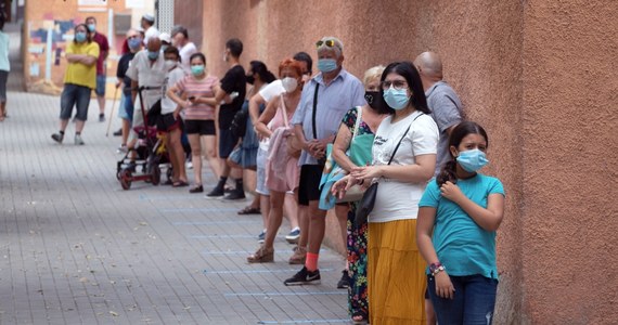 W ostatnich tygodniach akcjom służącym upamiętnieniu osób zmarłych wskutek epidemii koronawirusa towarzyszą w Hiszpanii również akty wandalizmu. Na początku sierpnia zniszczone zostały dwa pomniki poświęcone ofiarom Covid-19 we wschodniej części kraju.