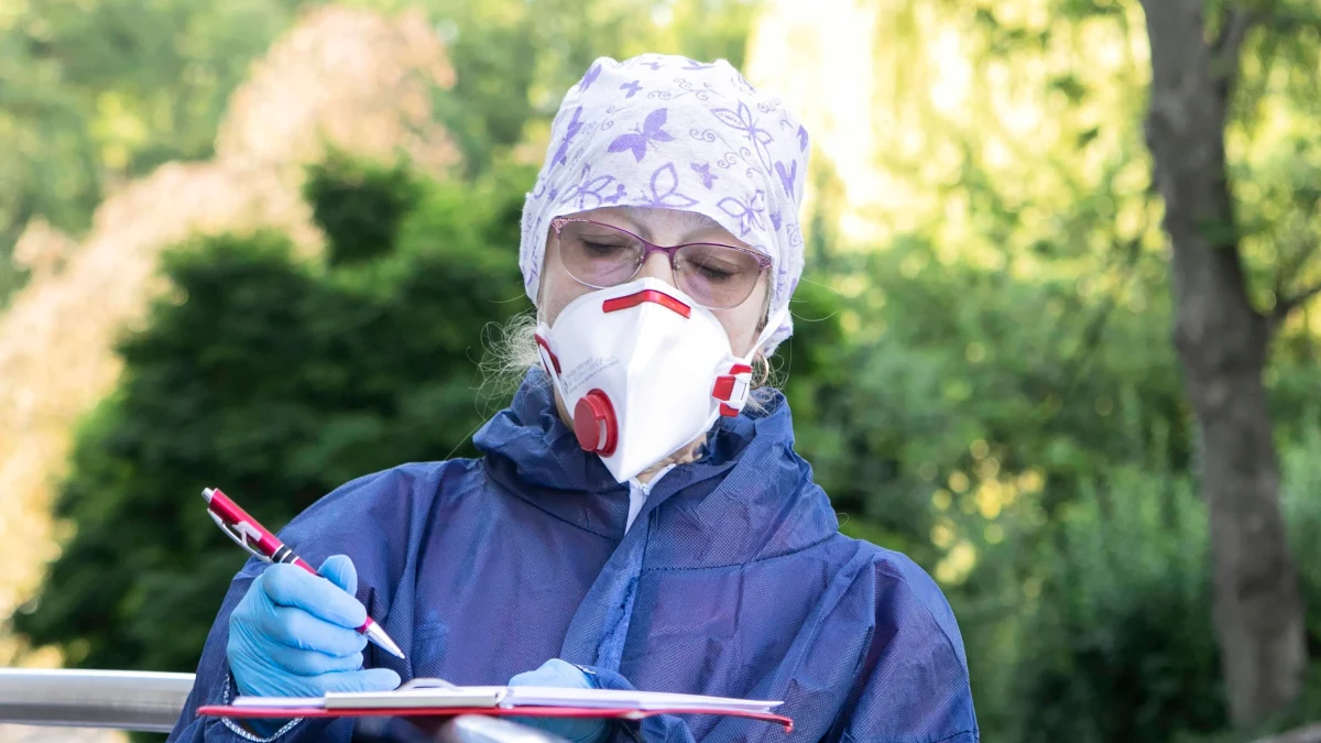 Ministerstwo Zdrowia podało informację o 551 nowych zakażeniach koronawirusem w Polsce i 12 zgonach. Łącznie od początku epidemii SARS-CoV-2, w naszym kraju zanotowano 52 961 przypadków, a 1 821 osób zmarło.