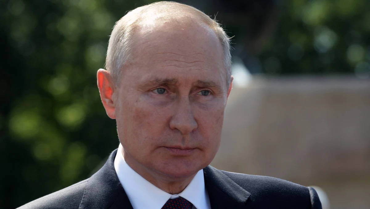 Podczas wtorkowego posiedzenia rosyjskiego rządu Władimir Putin powiedział, że Rosjanie wprowadzili do użytku, jako pierwsi na świecie, szczepionkę przeciwko koronawirusowi. Prezydent dodał też, że jedna z jego córek została już zaszczepiona.