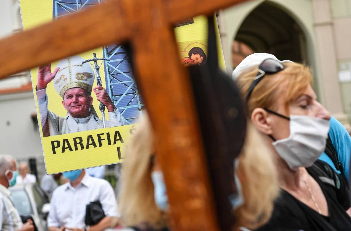 Wiceprezydent Częstochowy Ryszard Stefaniak pisze list do ministra zdrowia i Głównego Inspektora Sanitarnego. Chodzi o doroczne pielgrzymki docierające na Jasną Górę. Zwykle w sierpniu pątników jest tam najwięcej.