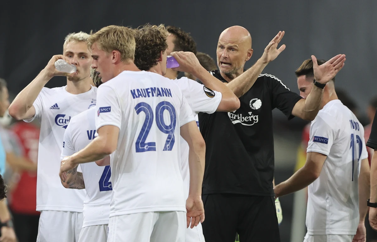 Poniedziałkowy mecz pomiędzy Manchester United i FC Kopenhaga (FCK) w ćwierćfinale Ligi Europy odbył się w cieniu skandalu, po tym jak duński minister przed spotkaniem życzył kopenhaskiemu klubowi... przegranej i obraził dwóch piłkarzy - Jensa Stage i Kamila Wiczka.