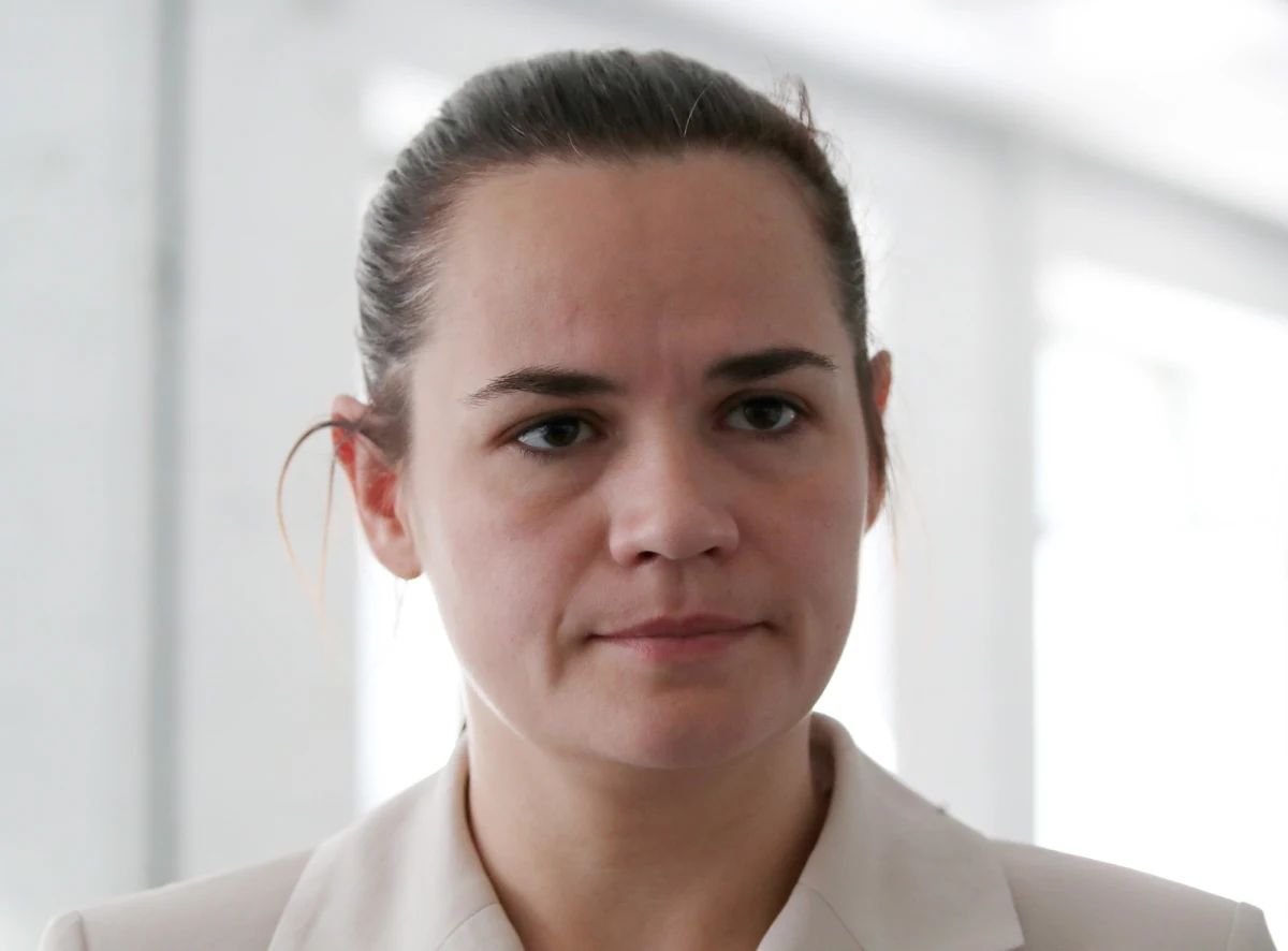 Głównym elementem szantażu białoruskich specłużb wobec byłej kandydatki w wyborach prezydenckich Swiatłany Cichanouskiej był jej mąż przebywający w areszcie - mówi dziennikarzowi RMF FM Krzysztofowi Zasadzie jeden z liderów opozycji na Białorusi Anatolij Lebiedźka. Wczoraj władze zmusiły Cichanouską do opuszczenia kraju. Przebywa na Litwie. Jeszcze przed niedzielnymi wyborami, dzieci Cichanouskiej zostały wywiezione do tego kraju. 