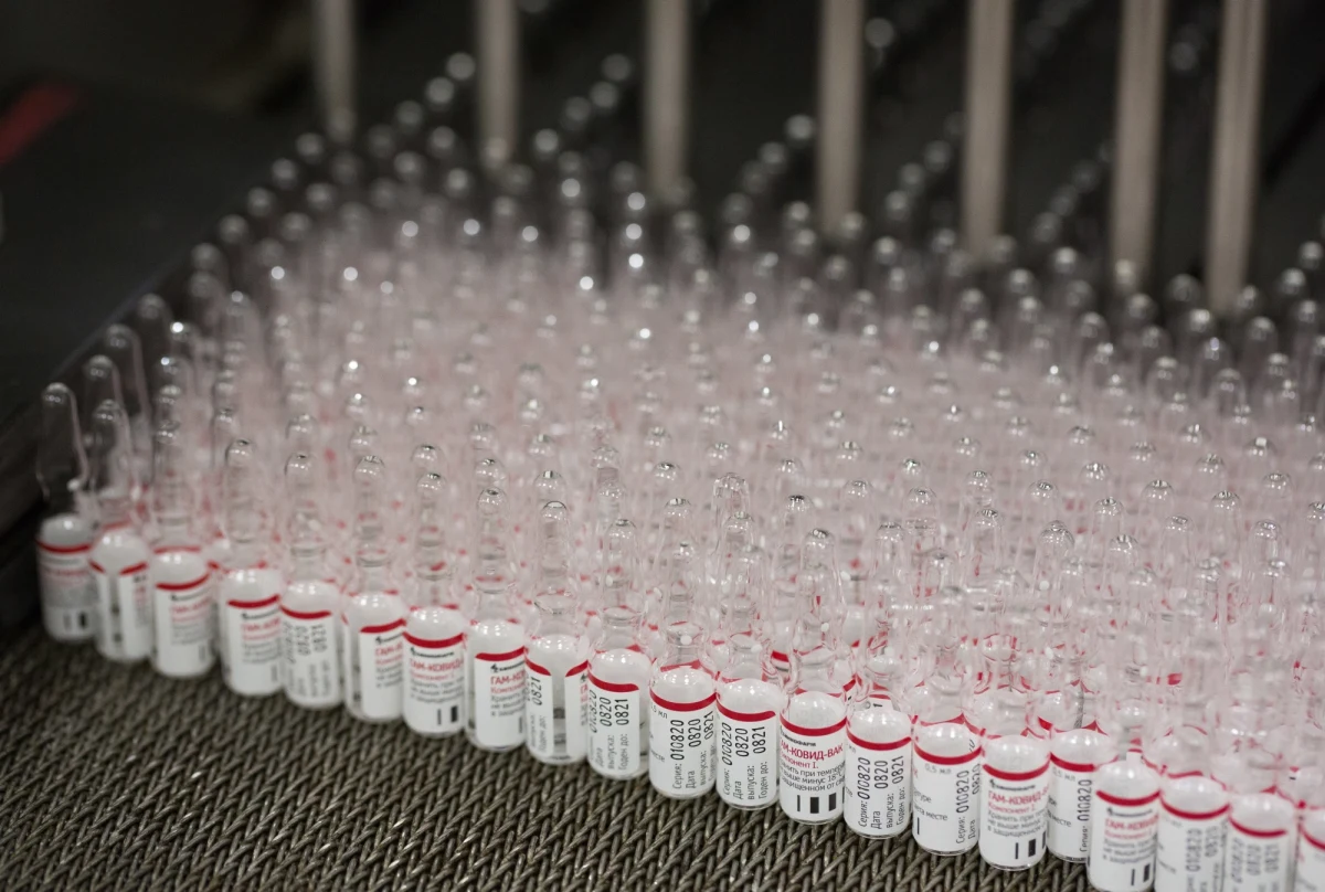 Izraelski minister zdrowia Juli Edelstein oświadczył w środę, że Izrael zbada opracowaną przez Rosję szczepionkę przeciwko koronawirusowi i rozpocznie negocjacje w sprawie jej zakupu, jeśli okaże się "poważnym produktem".