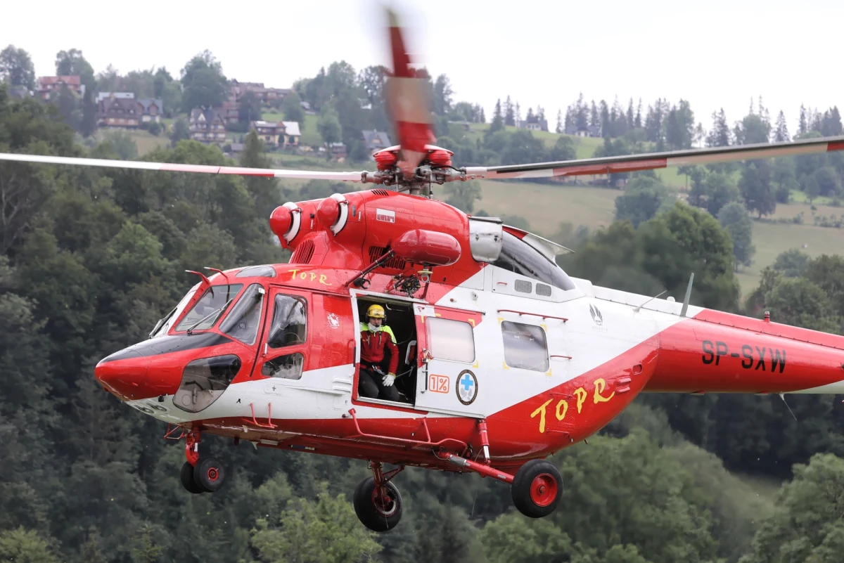 Do wypadku doszło w górnej części szlaku na Rysy na tzw. „grzędzie”. Ścieżka w tym miejscu zabezpieczona jest łańcuchami, które mają pomóc w poruszaniu się w stromym terenie.