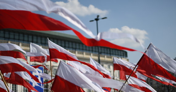 W sobotę w centrum Warszawy miały odbyć się dwa duże przemarsze. Zgodnie z przepisami, informację o nich ratusz przesłał m.in. do Wojewódzkiej Stacji Sanitarno–Epidemiologicznej. Opinie sanepidu były negatywne, dlatego też zgromadzenia zostały zakazane - przekazał w środę stołeczny ratusz.