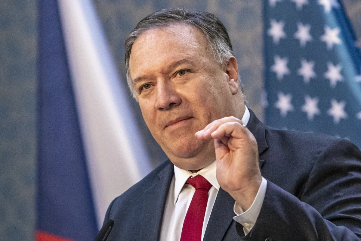 Przemawiający w środę w czeskim Senacie sekretarz stanu USA Mike Pompeo zaznaczył, że Chiny są pod niektórymi względami trudniejszym przeciwnikiem niż był ZSRR podczas zimnej wojny. Podkreślił też, że Rosja poprzez dezinformację stara się podważyć demokrację w Czechach.