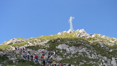 Tłumy turystów w Tatrach. Jakie szczyty są najpopularniejsze?