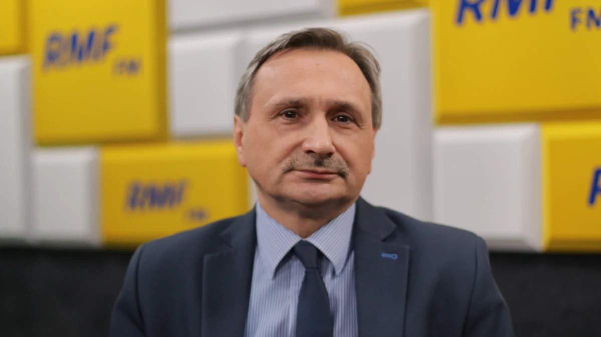 "We wrześniu będą podwyżki. Spotkanie dziś ze związkami zawodowymi dotyczyło rozporządzenia o minimalnych stawkach. Jest to podwyżka 6 proc.  W sumie od 2018 r . jest to 28,5 proc., które zyskują nauczyciele" - powiedział wiceminister edukacji Maciej Kopeć w Rozmowie w samo południe w RMF FM.