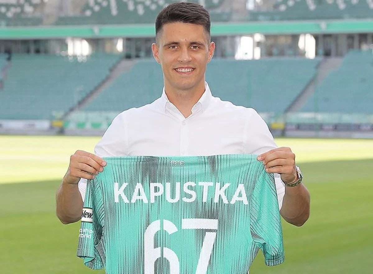 Bartosz Kapustka został piłkarzem Legii Warszawa. 23-letni pomocnik, sprowadzony z Leicester City, podpisał dwuletni kontrakt z opcją przedłużenia o rok.