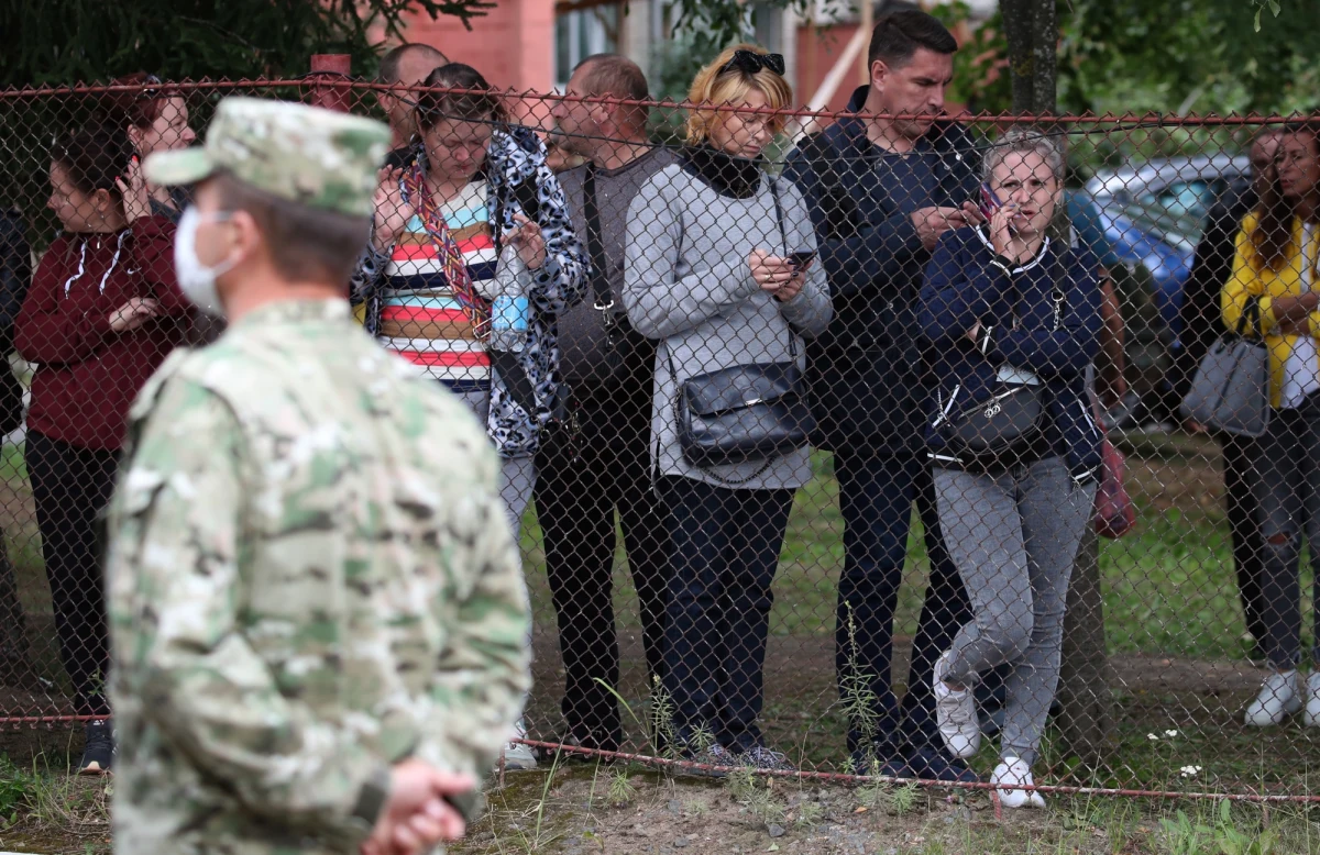 O deeskalację napięć, zaprzestanie używania siły przeciwko obywatelom w trybie natychmiastowym, uwolnienie zatrzymanych uczestników protestów politycznych i zainicjowanie dialogu z narodem zaapelowali do władz Białorusi prezydenci Polski, Litwy, Łotwy i Estonii.