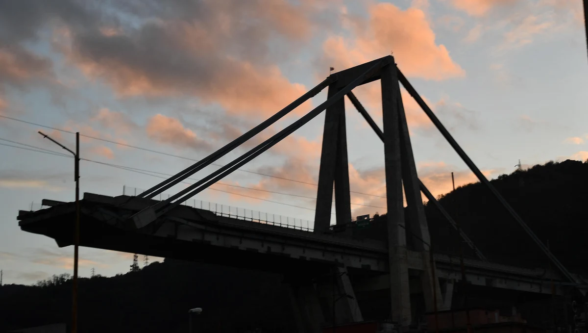 Być może na przełomie września i października znane będą rezultaty śledztwa w sprawie przyczyn zawalenia się mostu w Genui na północy Włoch - poinformowano w związku z przypadającą w piątek drugą rocznicą katastrofy, w której zginęły 43 osoby.