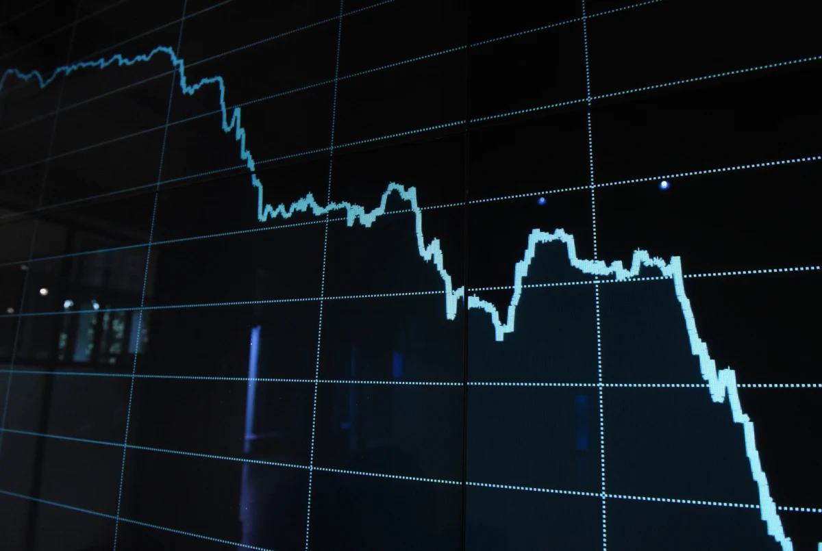 Polska zanotowała w drugim kwartale spadek PKB o 8,2 proc. rok do roku - wynika z tzw. szybkiego szacunku Głównego Urzędu Statystycznego. To największy spadek PKB w co najmniej ostatnich 25 latach. W pierwszym kwartale PKB Polski wzrósł o 2 proc. 