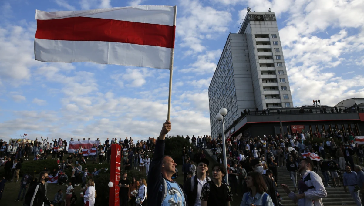 Dziś zapadnie decyzja, kiedy do kraju wrócą do kraju Polacy aresztowani przez białoruską milicję podczas powyborczych demonstracji w Mińsku - mówi RMF FM ich pełnomocnik Tomasz Wiliński. Zatrzymani to studenci oraz fotoreporter.