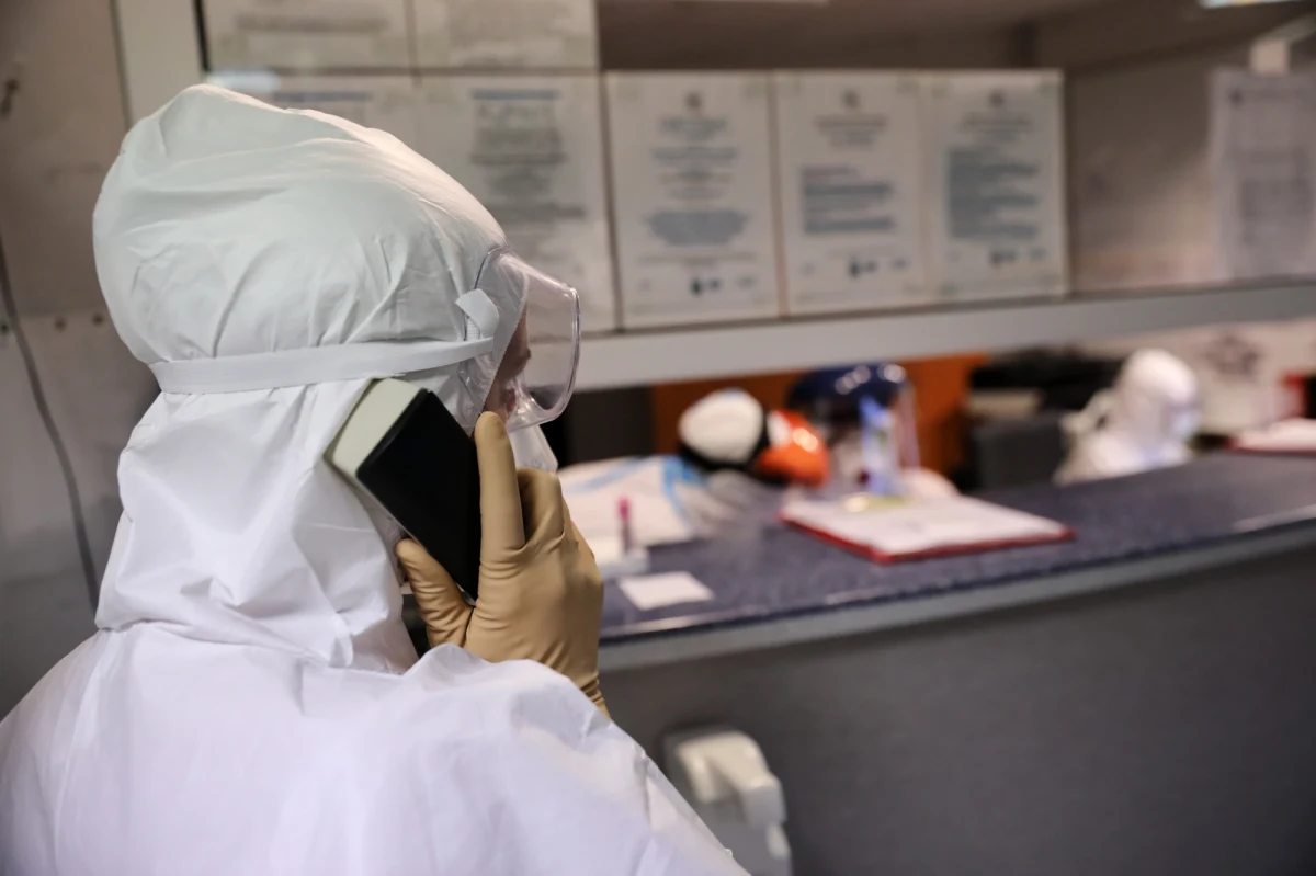 ​Pomyłka Ministerstwa Zdrowia w liczeniu nowych przypadków koronawirusa. Resort podał niższą liczbę zakażeń, ponieważ - jak twierdzą urzędnicy - pomylili się w zsumowywaniu przypadków z poszczególnych województw.