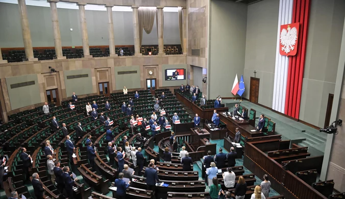 Sejm: Odpowiedzialność urzędników. 14 posłów PiS zagłosowało z opozycją