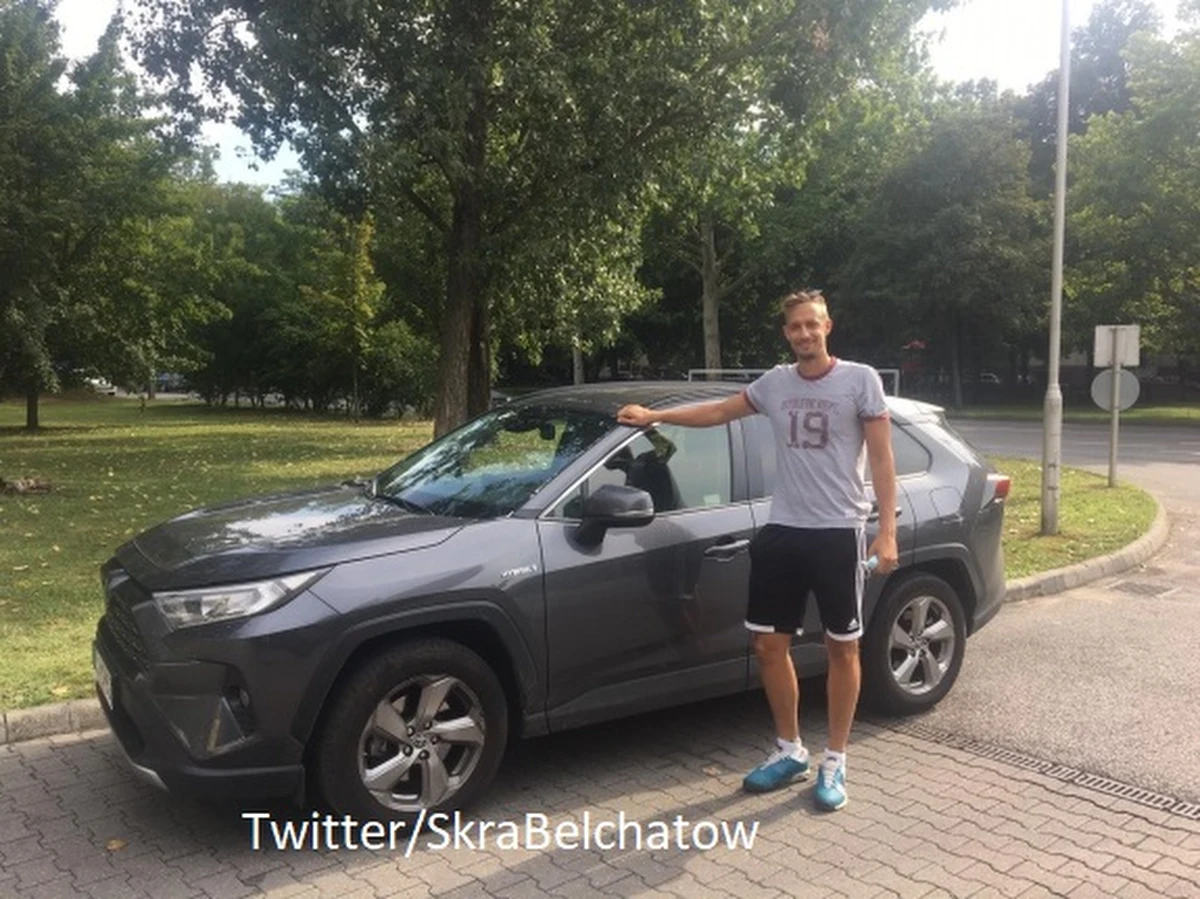 Serbski rozgrywający Mihajlo Mitic został siatkarzem PGE Skry. W bełchatowskim klubie zastąpił Amerykanina Jenningsa Franciskovica, który nie mógł przyjechać do Polski z powodów osobistych.