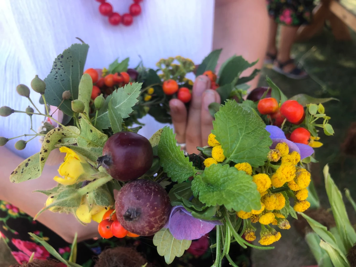 W skansenie w Maurzycach w powiecie łowickim zorganizowano wydarzenia związane ze świętem Matki Boskiej Zielnej. Turyści poznają tradycje i obyczaje związane ze świętem. Mogą wykonać własną wiązankę, tak zwane "zielko", które będą mogli poświęcić podczas tradycyjnego nabożeństwa. 