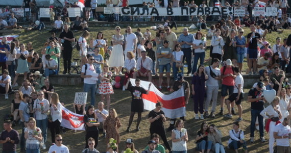 Białoruś jest nastawiona na dialog z UE, a sankcje to "koniec polityki" - poinformował rzecznik białoruskiego MSZ Anatol Hłaz, komentując możliwość nałożenia przez UE sankcji w związku z sytuacją po wyborach prezydenckich na Białorusi.