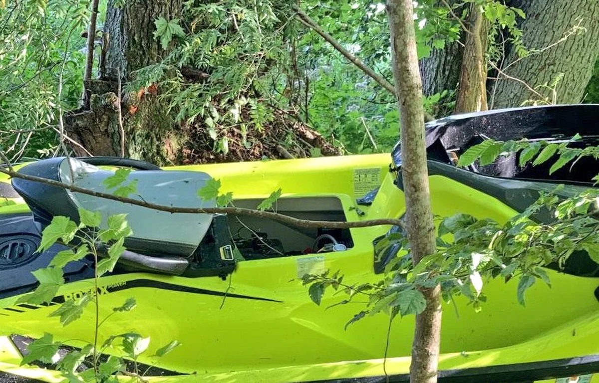 Tragiczny wypadek na jeziorze Tałty. Zderzyła się tam motorówka i skuter wody. Płynący skuterem 34-latek zmarł. Z kolei na jeziorze Dadaj ciężko ranny został 13-latek kierujący skuterem wodnym.