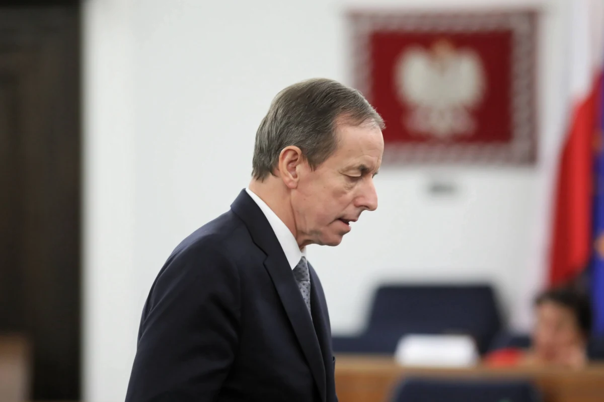 Kluby opozycyjnie w Sejmie podzieliły się partyjnie w głosowaniu nad ustawą, wprowadzającą podwyżki dla parlamentarzystów. Zgody w tej sprawie nie będzie też po stronie opozycyjnej w Senacie, który na poniedziałkowo-wtorkowym posiedzeniu najprawdopodobniej zajmie się ustawą.