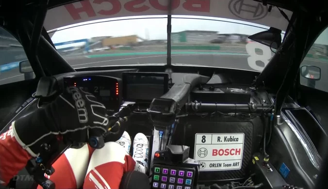 Kubica znowu 13. w wyścigu DTM. Wideo