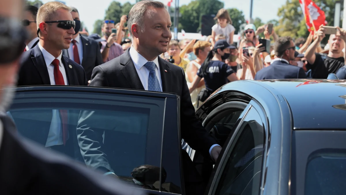 Prezydent Andrzej Duda bez rozgłosu zaprzestał korzystania z chińskiej aplikacji do komunikacji TikTok, z którą ostro walczą Amerykanie - podała w poniedziałkowym wydaniu "Rzeczpospolita".
