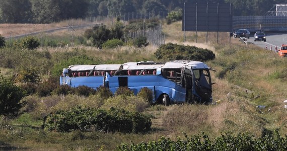 Zarzut sprowadzenia katastrofy w ruchu lądowym usłyszał kierowca autokaru, który w sobotę dachował na autostradzie A1 niedaleko Tczewa w Pomorskiem. Mężczyźnie grozi nawet 10 lat więzienia. 