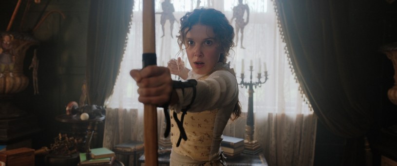 Netflix zaprezentował pierwszą zapowiedź filmu "Enola Holmes". W tytułową postać siostry Sherlocka Holmesa wcieliła się gwiazda serialu "Stranger things" Millie Bobby Brown. 