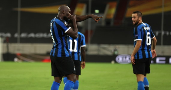 Inter Mediolan pokonał w Duesseldorfie Szachtara Donieck 5:0 (1:0) i awansował do finału piłkarskiej Ligi Europy. Zmierzy się w nim 21 sierpnia z Sevillą. 